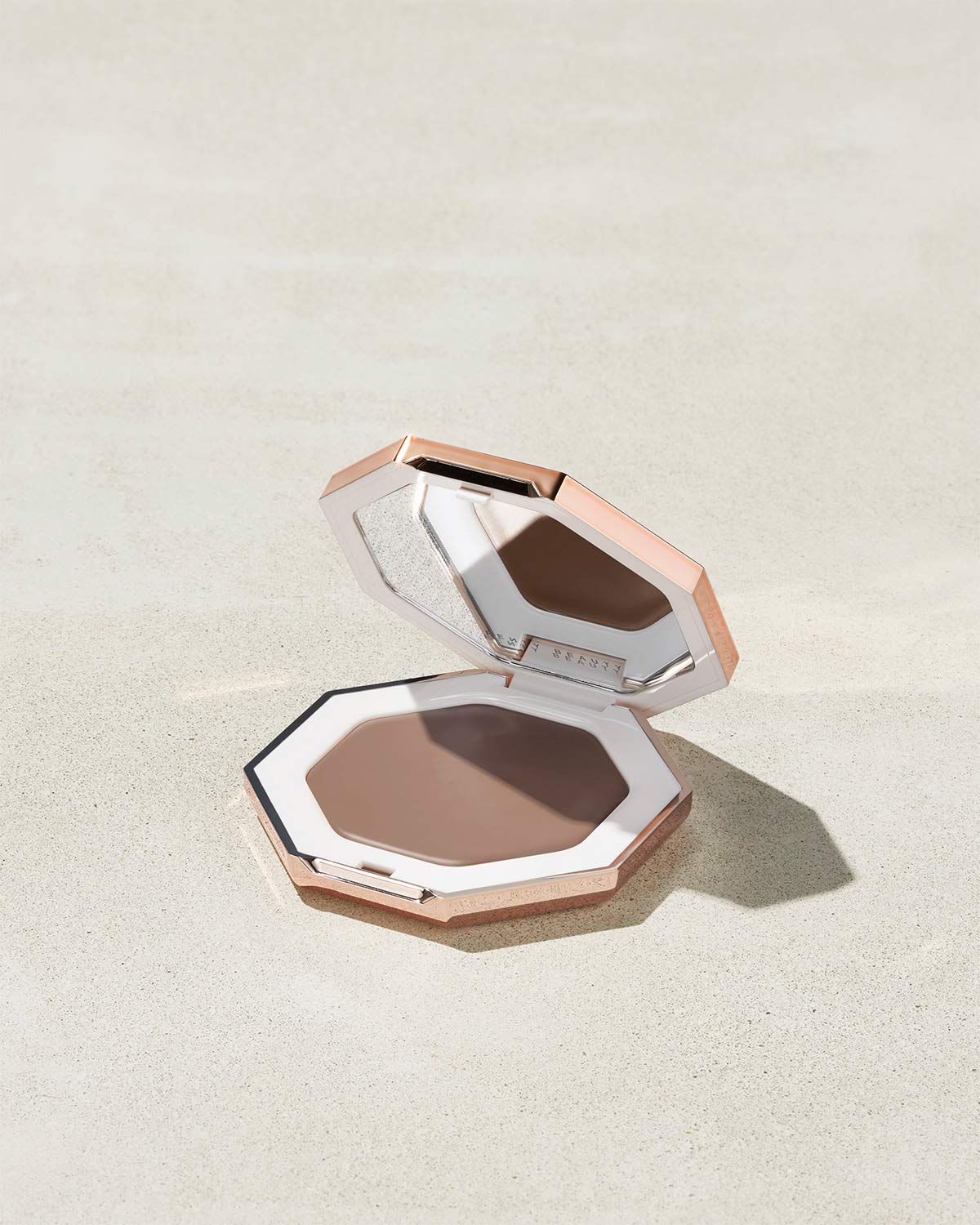 Cheeks Out · Bronceador en crema