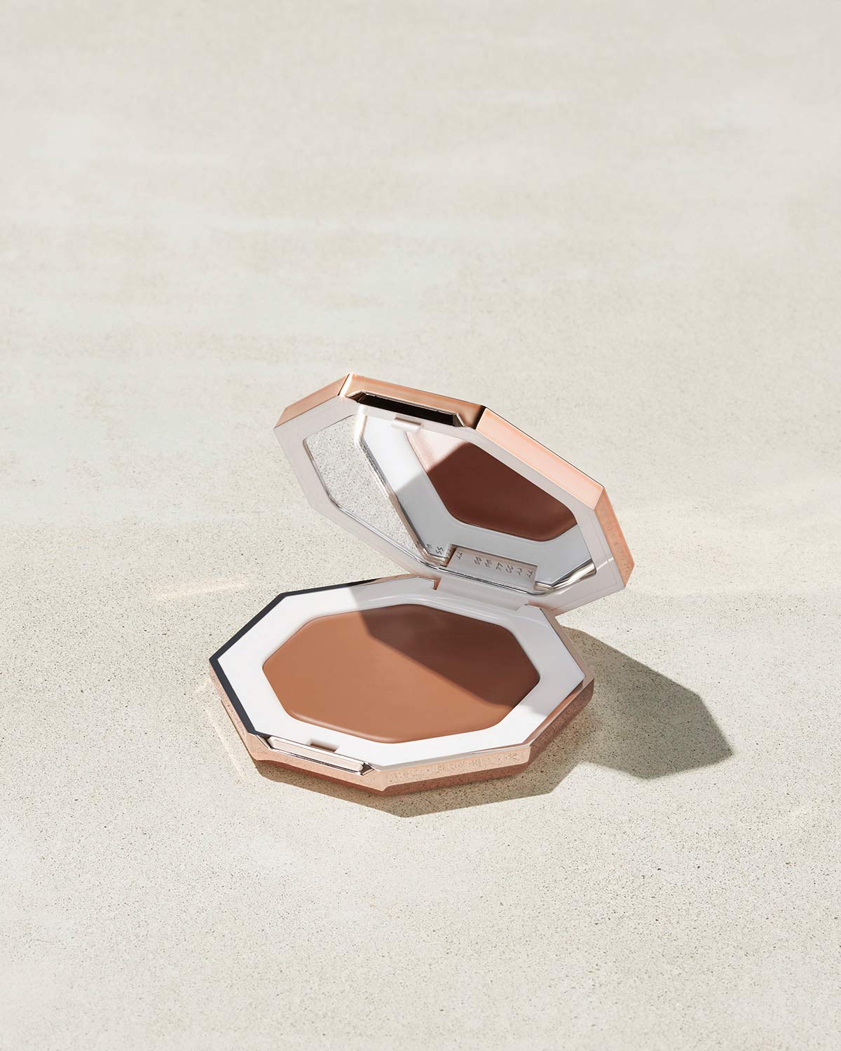 Cheeks Out · Bronceador en crema