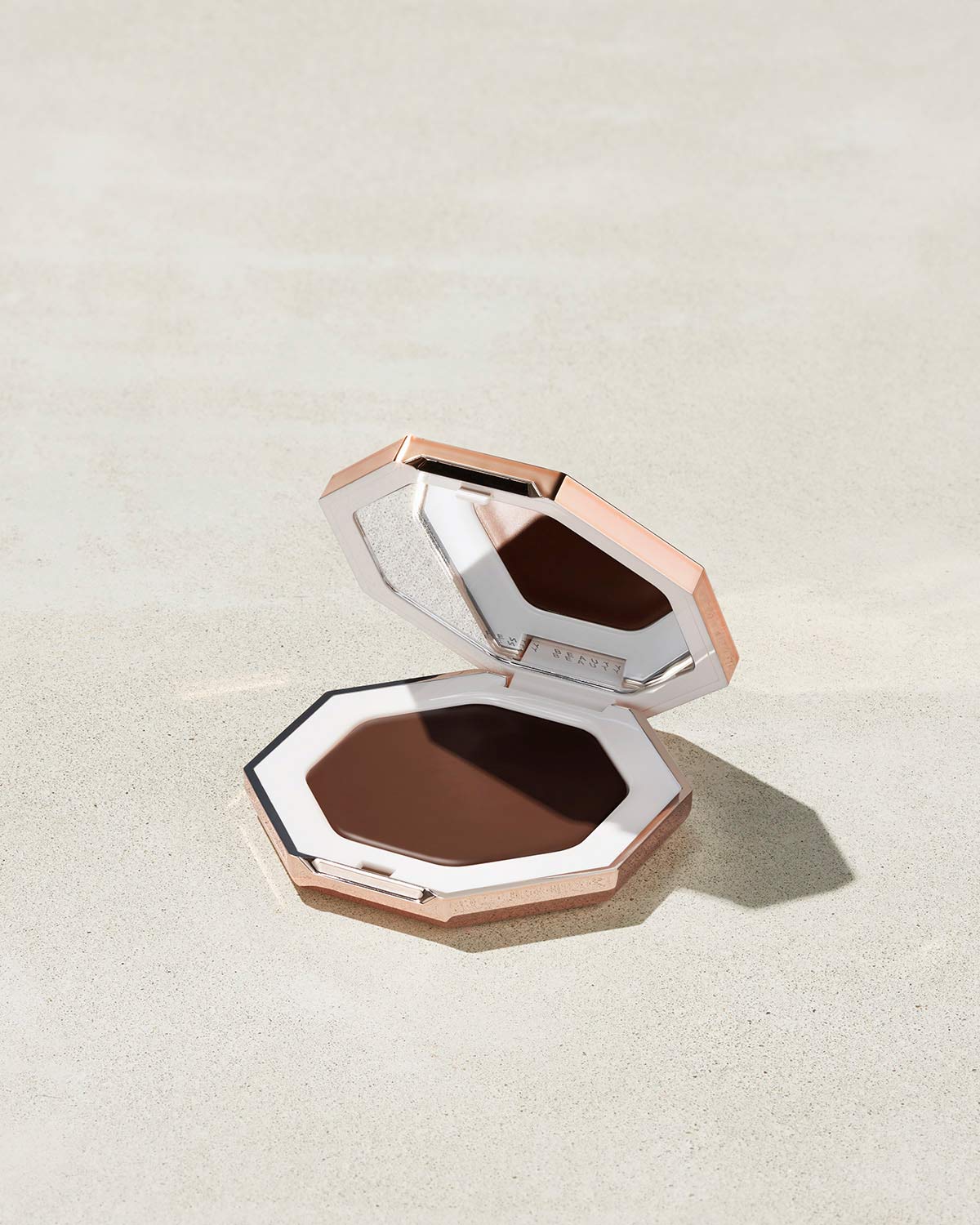 Cheeks Out · Bronceador en crema