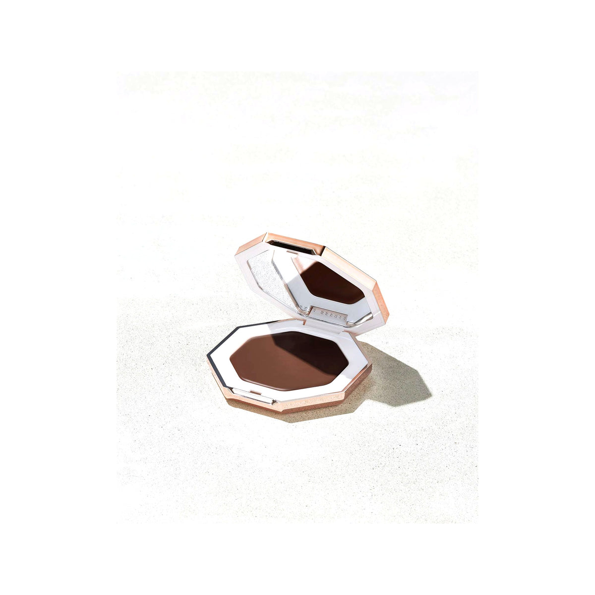 Cheeks Out · Bronceador en crema