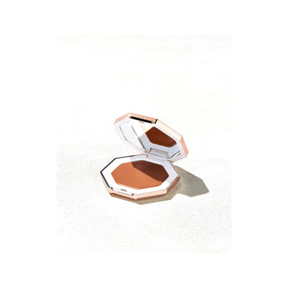 Cheeks Out · Bronceador en crema