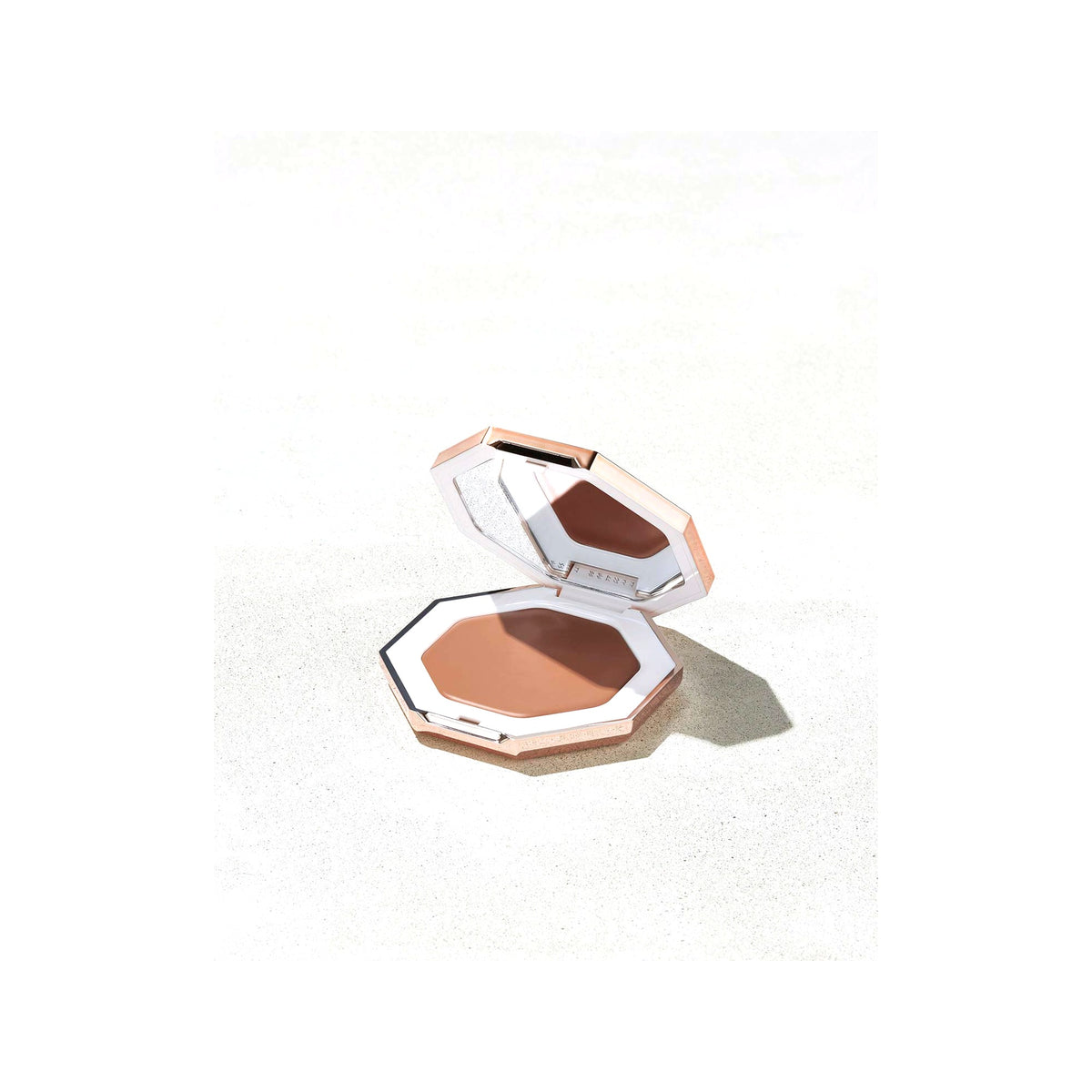 Cheeks Out · Bronceador en crema