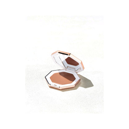 Cheeks Out · Bronceador en crema