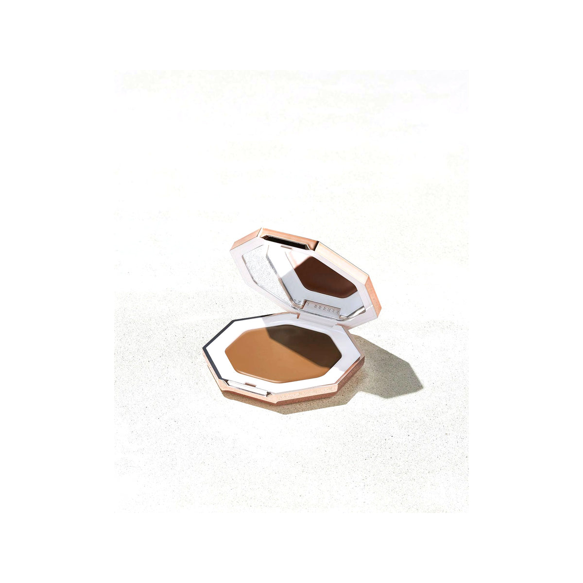 Cheeks Out · Bronceador en crema