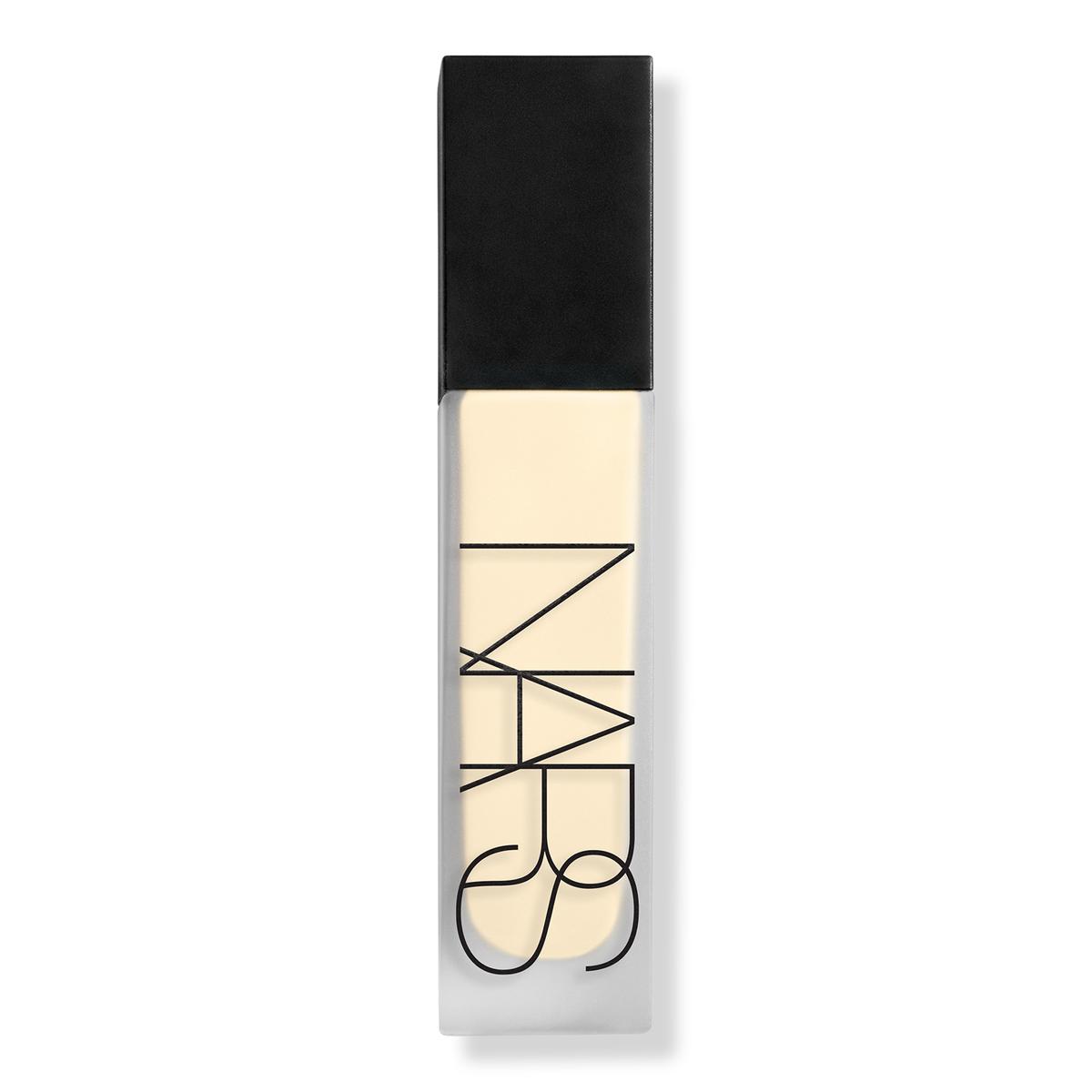 Natural Matte Longwear · Base mate 24 horas