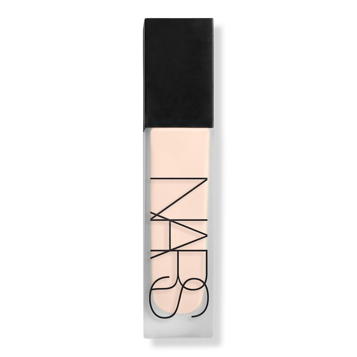 Natural Matte Longwear · Base mate 24 horas