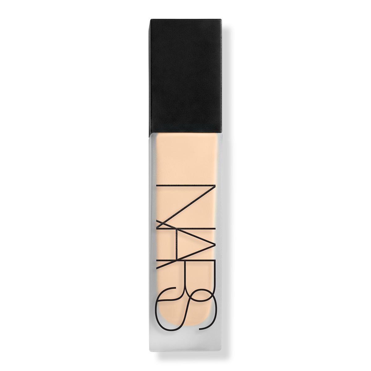 Natural Matte Longwear · Base mate 24 horas