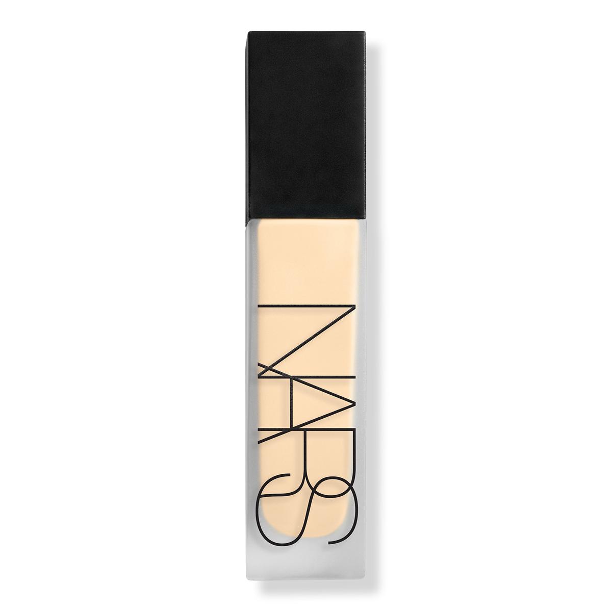 Natural Matte Longwear · Base mate 24 horas