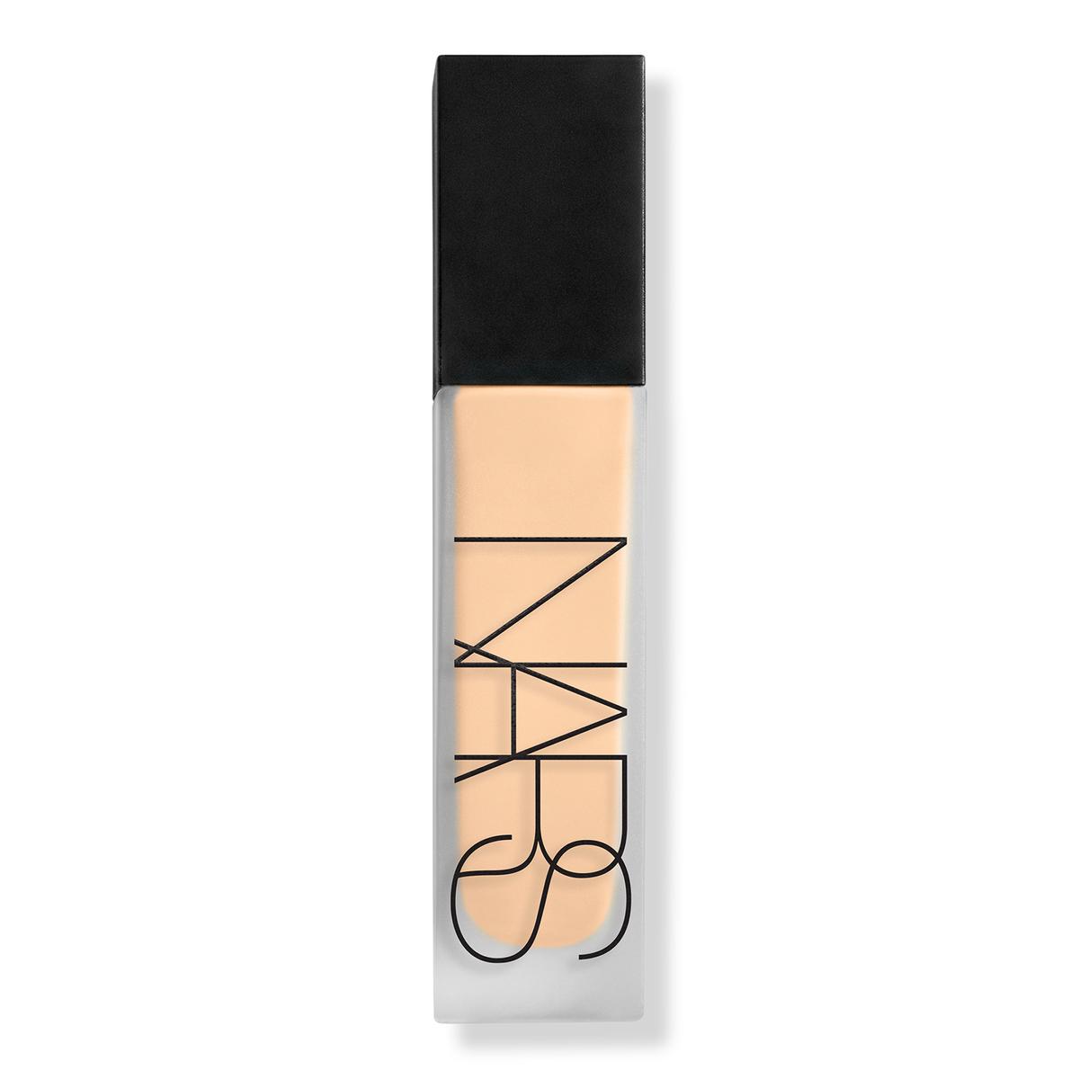 Natural Matte Longwear · Base mate 24 horas