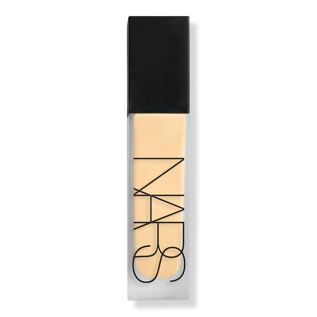 Natural Matte Longwear · Base mate 24 horas