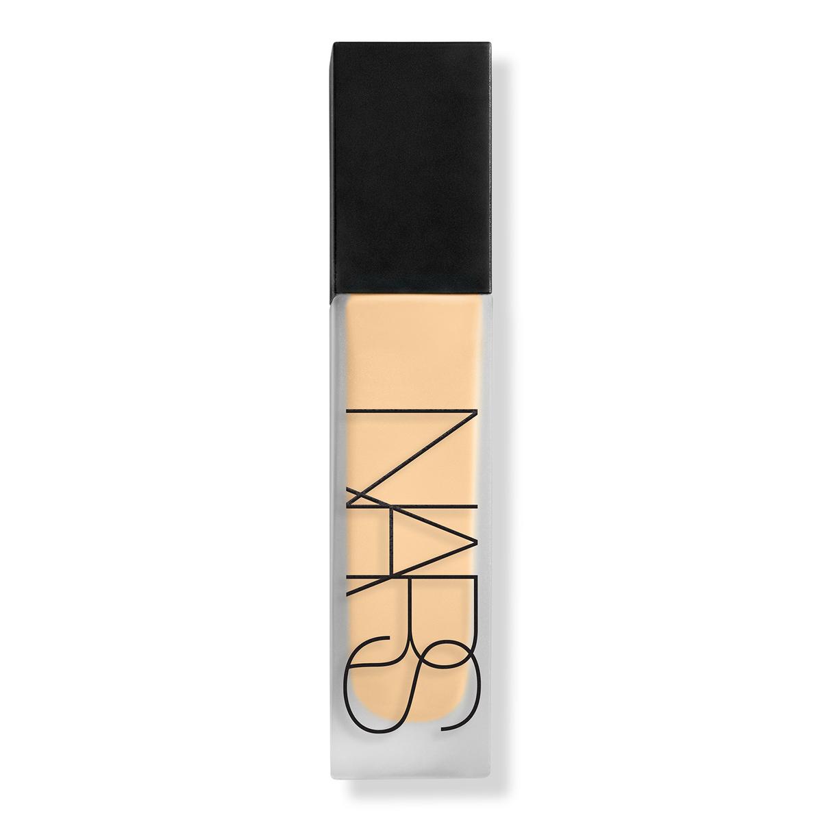 Natural Matte Longwear · Base mate 24 horas