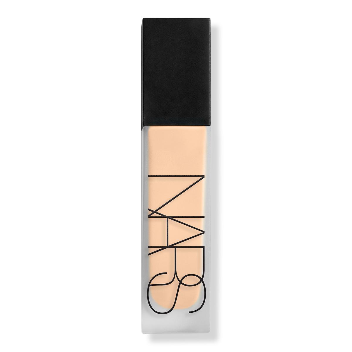 Natural Matte Longwear · Base mate 24 horas
