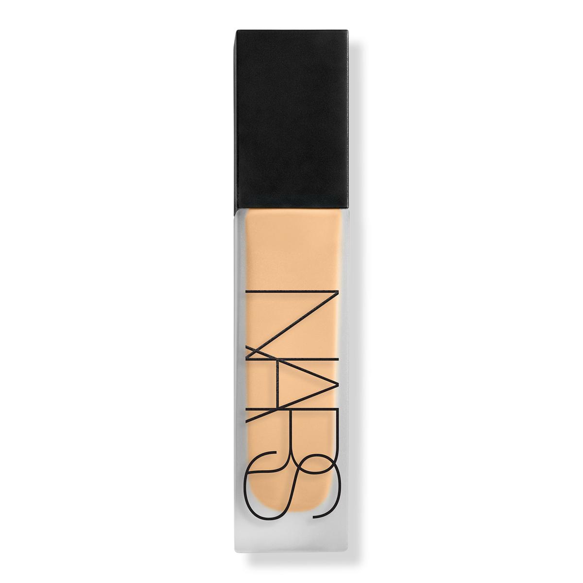 Natural Matte Longwear · Base mate 24 horas