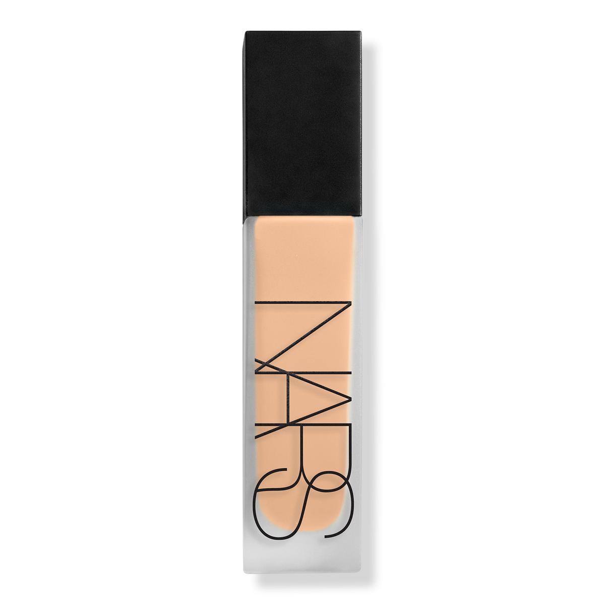 Natural Matte Longwear · Base mate 24 horas