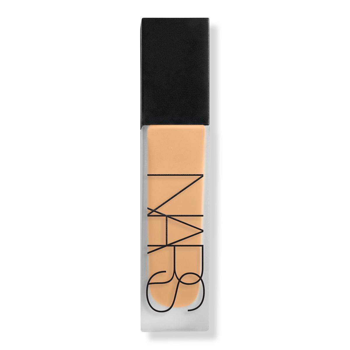 Natural Matte Longwear · Base mate 24 horas