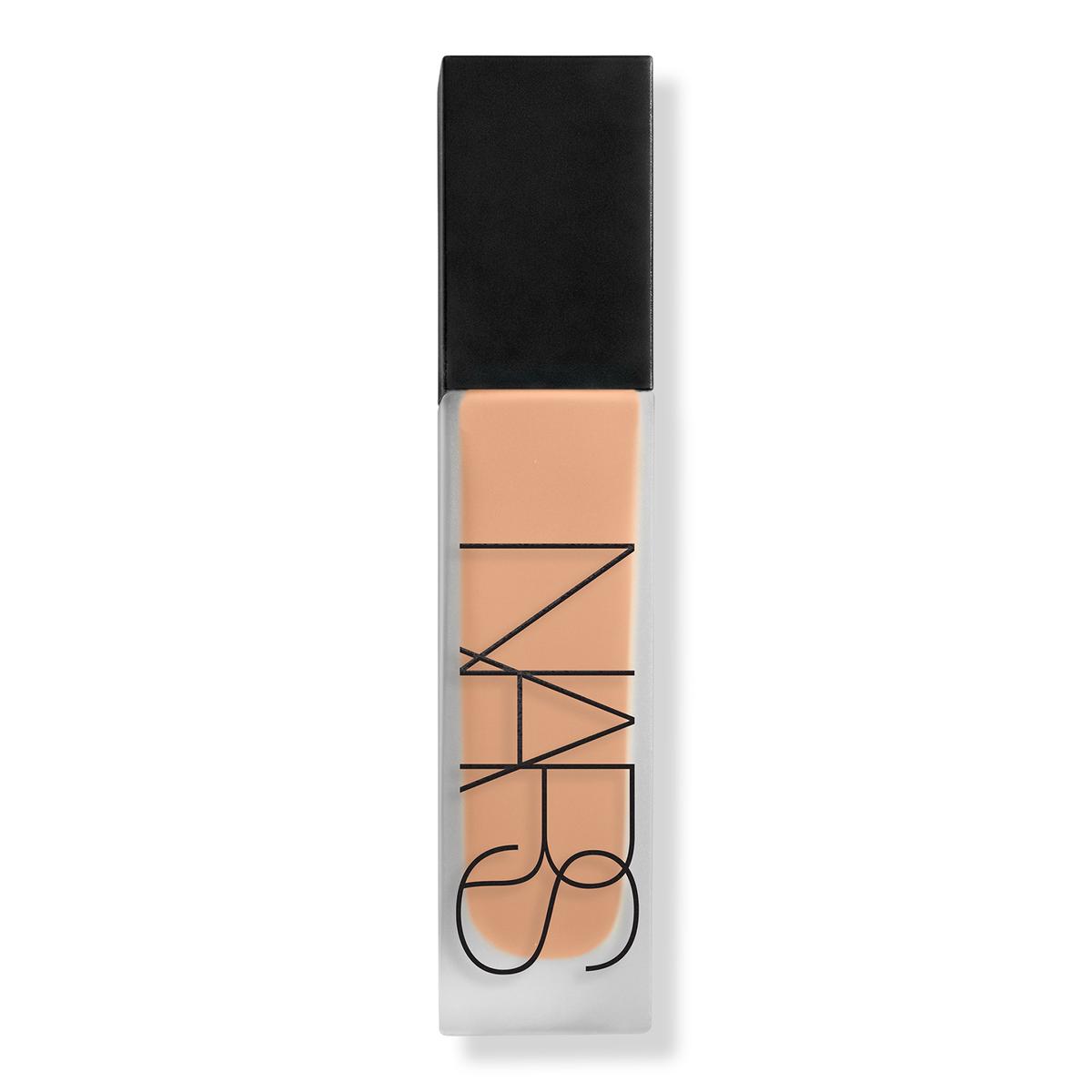 Natural Matte Longwear · Base mate 24 horas