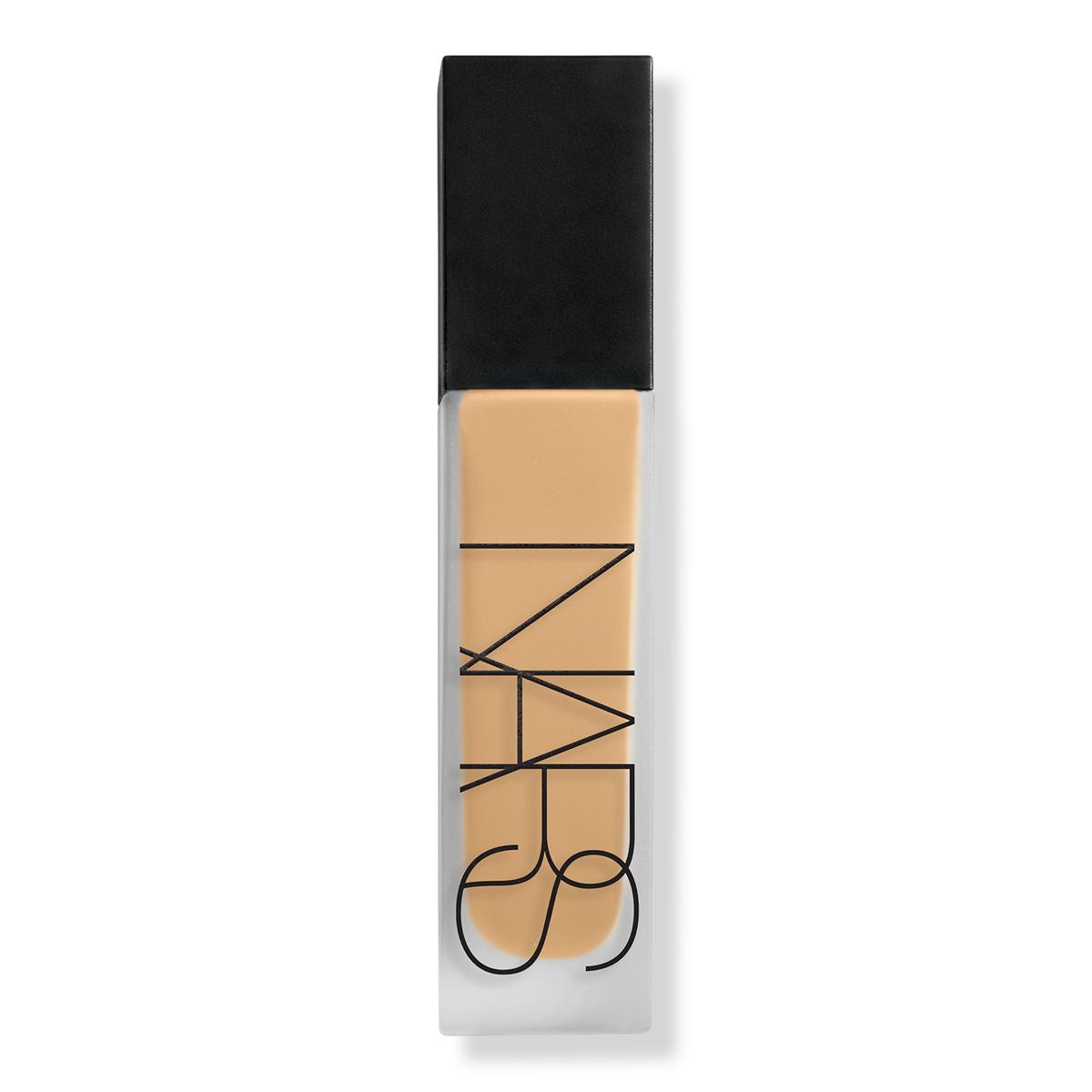 Natural Matte Longwear · Base mate 24 horas