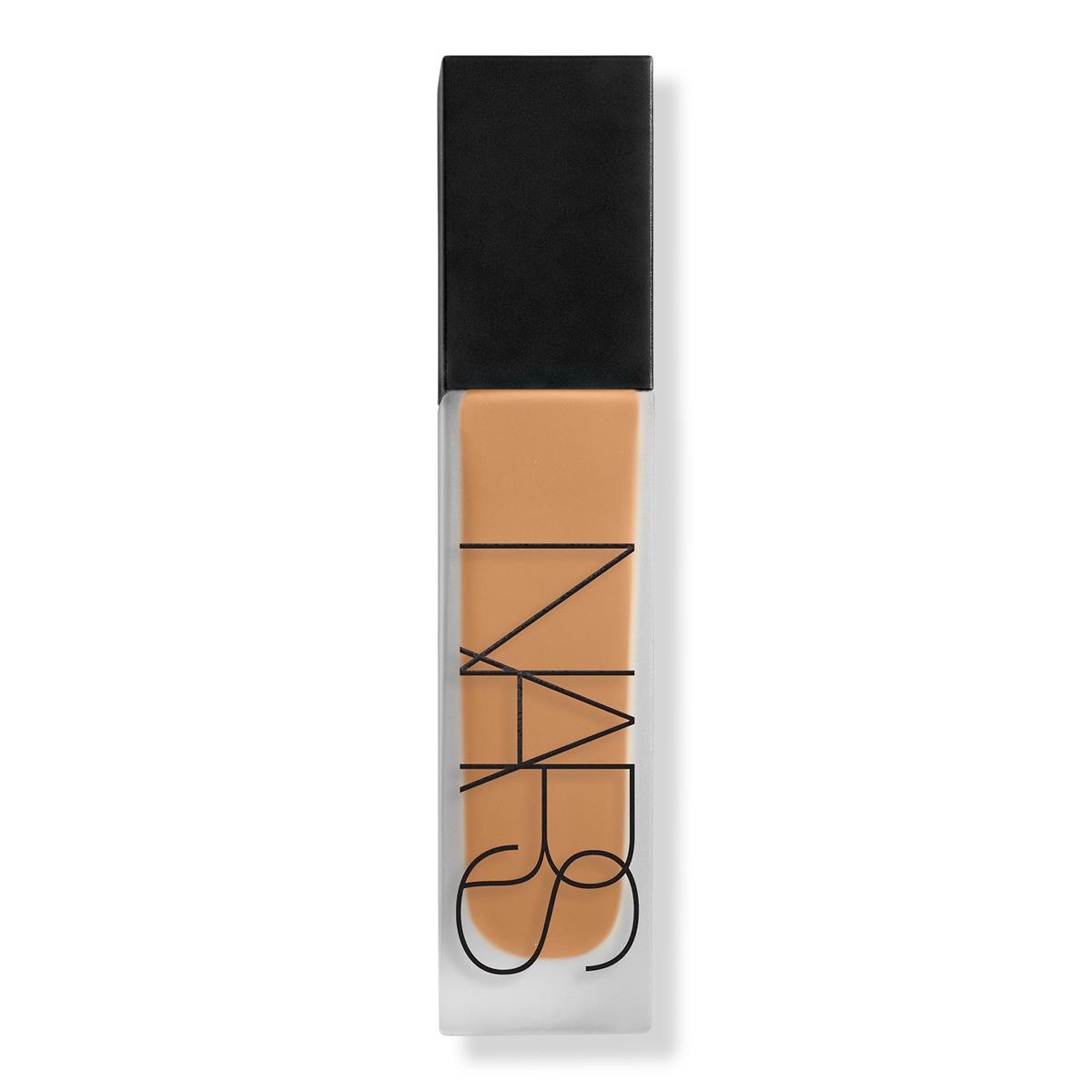 Natural Matte Longwear · Base mate 24 horas