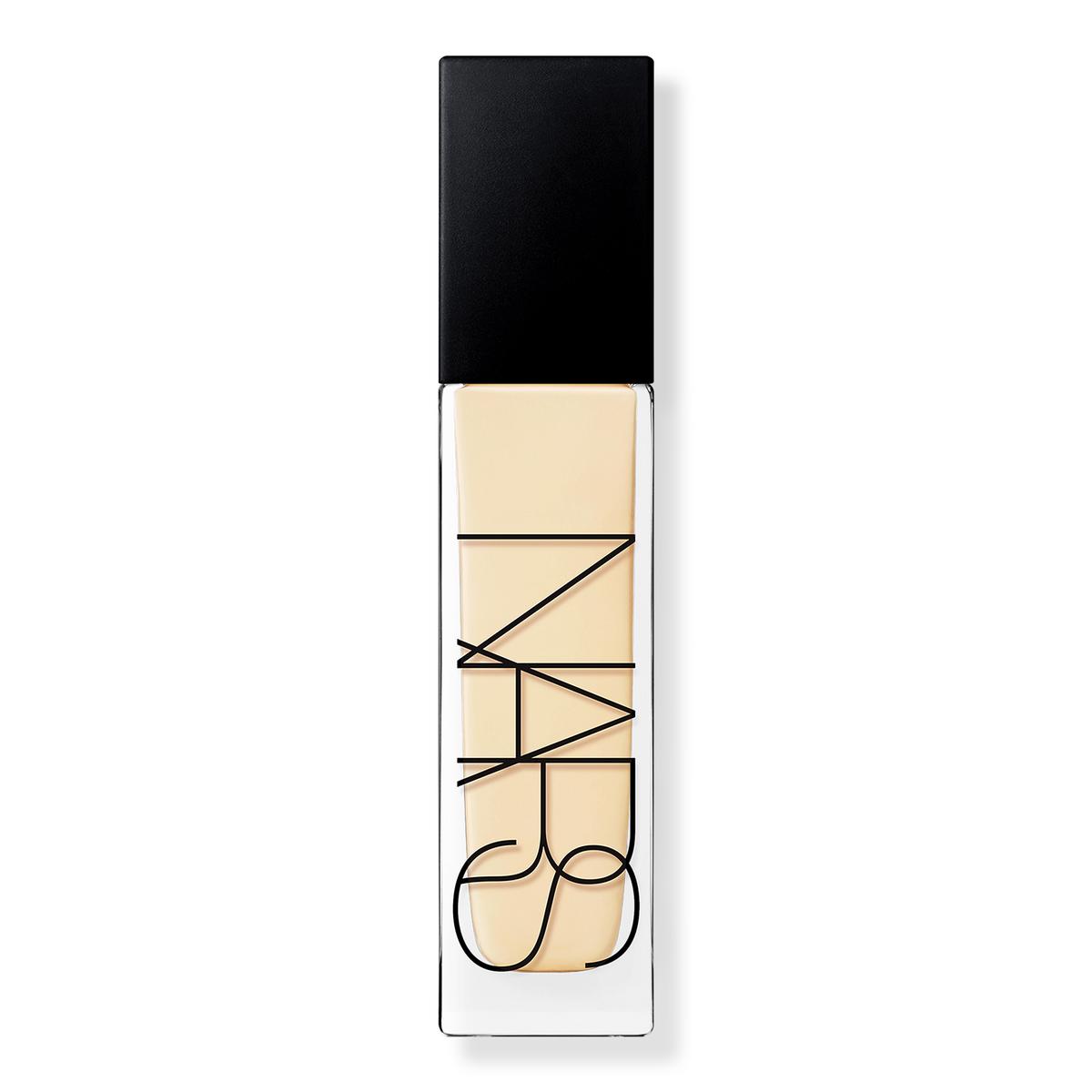 Natural Radiant Longwear · Base luminosa de larga duración